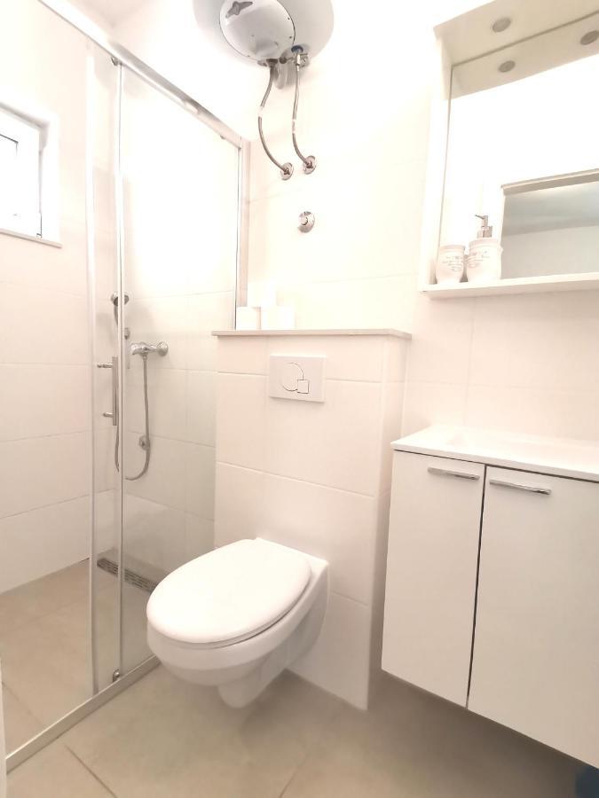 Apt White Idyll, 3 Bedrooms, 3 Bathrooms, Terrace Apt Promajna Eksteriør bilde