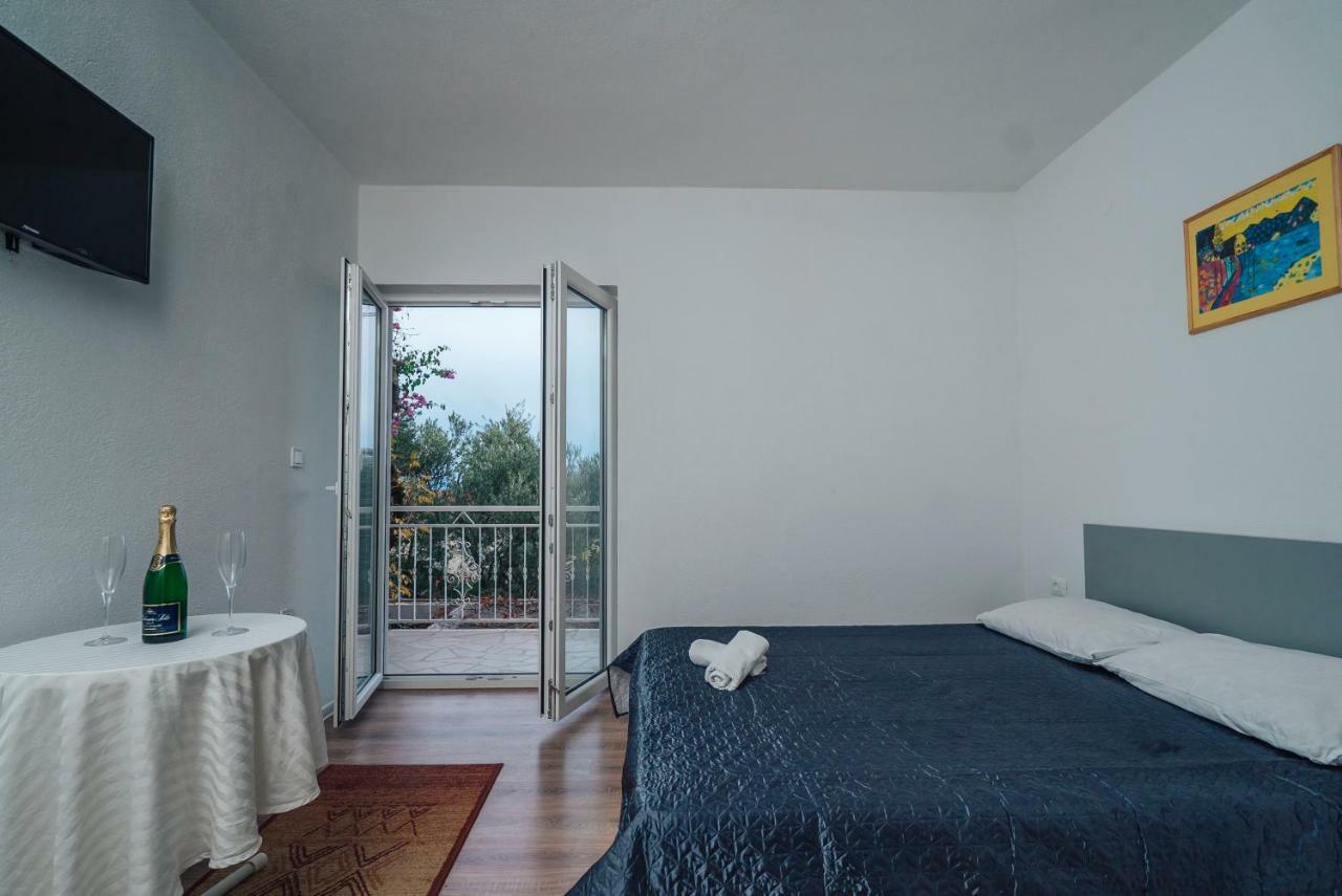 Apt White Idyll, 3 Bedrooms, 3 Bathrooms, Terrace Apt Promajna Eksteriør bilde